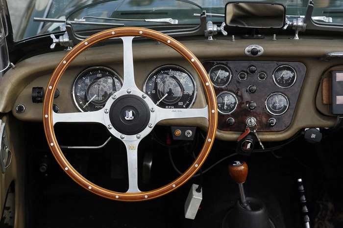"Willkommen sind alle klassischen und historischen Autos...