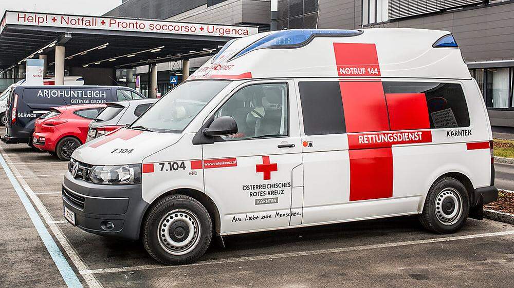 Die Rettung brachte die Verletzte ins Klinikum Klagenfurt 
