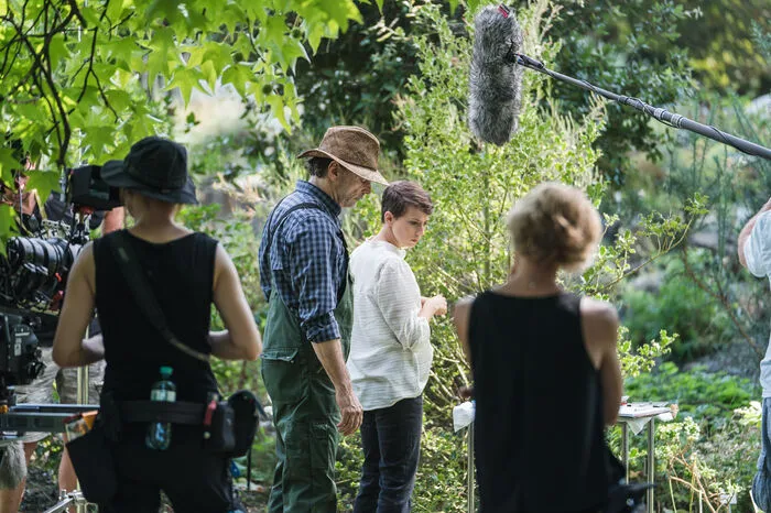 Im Botanischen Garten arbeitet das damalige Opfer des Verdächtigen, die Botanikerin Daniela (Tanja Raunig), wie auch ihr Vater, Gärtner Richard Kofler (Peter Benedict).