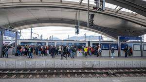 Die Fahrgastzahlen steigen, aber auch die Kriminalität floriert an den Bahnhöfen