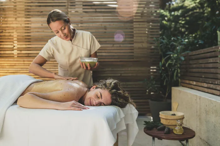 Massagen und spezielle Treatments für die Schönheit der Haut