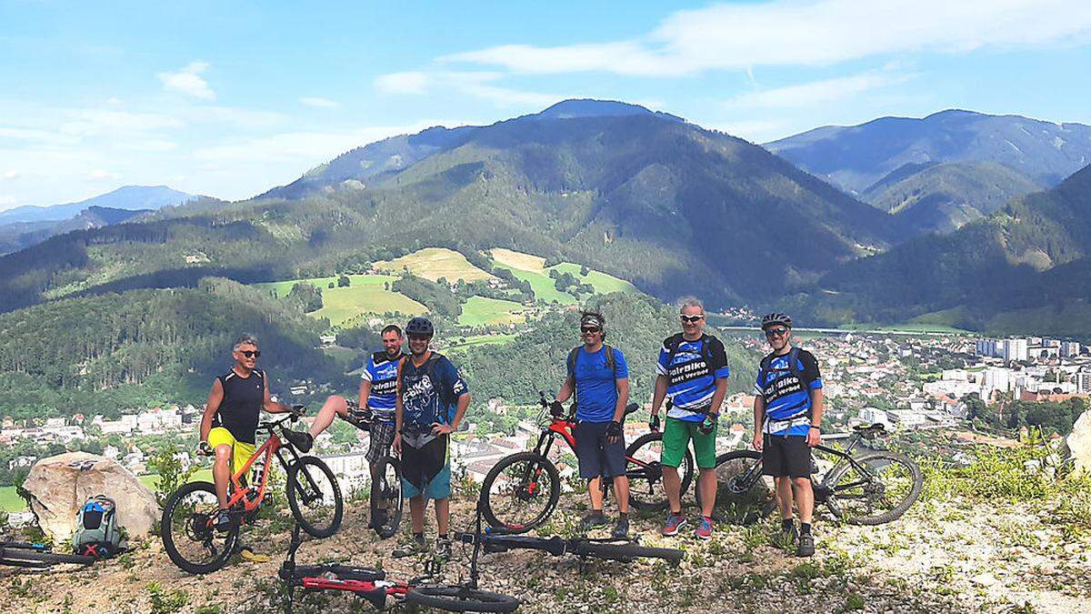 Mitglieder des Vereins &quot;LEtsBIKE&quot; Leoben bei einer Ausfahrt mit dem frisch gebackenen Obmann Martin Koch (links)