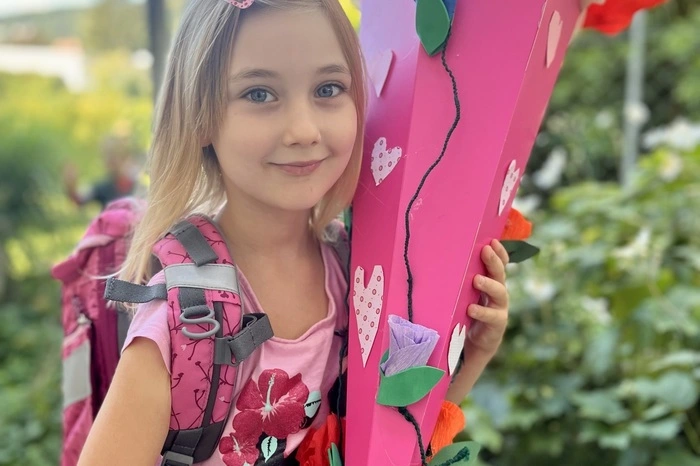 Julia, Erstklässlerin in der Volksschule Baiern in Graz-Eggenberg, freut sich schon sehr aufs Lesen und Schreiben lernen, auf die Hofpause und auf die anderen Kinder.