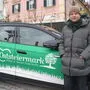 Nicht gerade unauffällig ist Stefan Schindler mit seinem grünen Auto in der Oststeiermark unterwegs