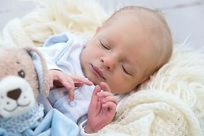 Angelina und Georg Krebs sind am 12. Februar Eltern geworden. An diesem Tag um 21.37 Uhr erblickte ihr Sohn Emilian im Krankenhaus in Klagenfurt das Licht der Welt. Der kleine Mann hatte bei der Geburt eine Größe von 53 Zentimetern und ein Gewicht von 3200 Gramm. Aufwachsen und seine ersten Schritte machen wird Emilian in der der Herzogstadt St. Veit.