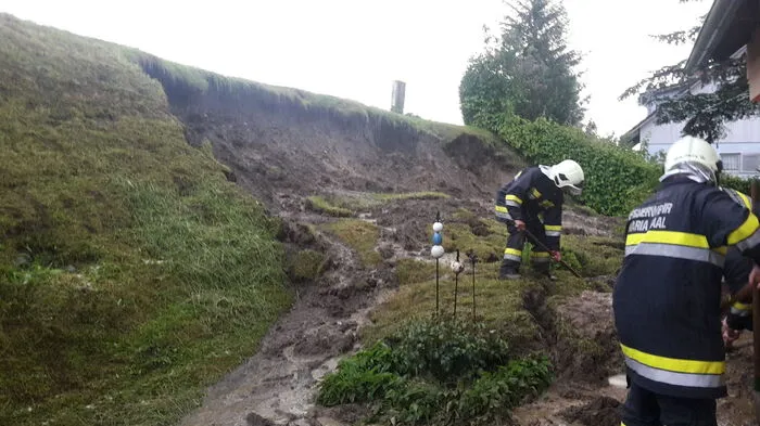 Hangrutschung bei einem Wohnhaus in Ratzendorf, Gemeinde Maria Saal.