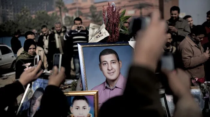 Am 25. Jänner 2011 begannen in den großen Städten Ägyptens Demonstrationen, die am Freitag, dem 28. Jänner, bezeichnet als „Tag des Zorns“, einen ersten Höhepunkt erlebten.