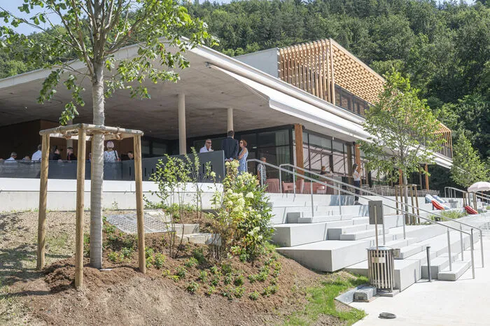 ... mit dem in den letzten beiden Jahren neu errichteten und heute präsentierten „Waldcafé Thalersee" ein neues Kapitel auf.