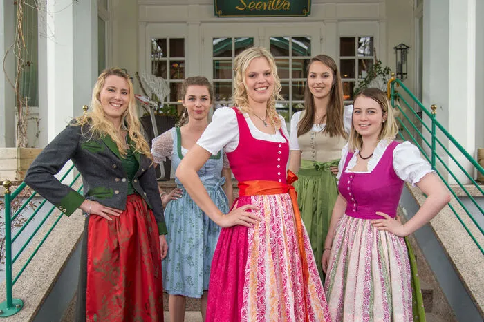 Natürlich begeistern sich auch Oberösterreicherinnen für den Narzissenthron - sie wollen ebenfalls regieren!