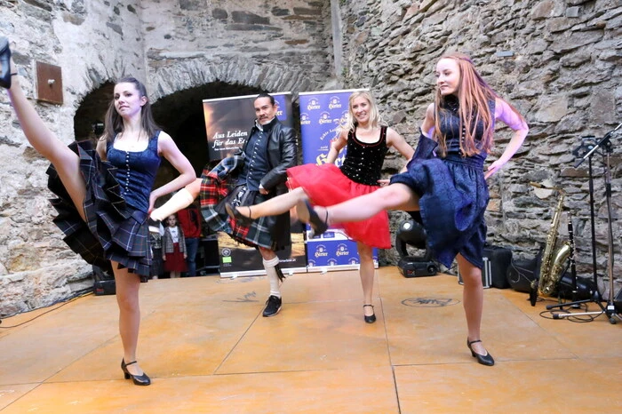 Übrigens: Mit einer fetzigen Showeinlage begeisterte „Rettl 1868 Kilts &amp; Fashion“. 