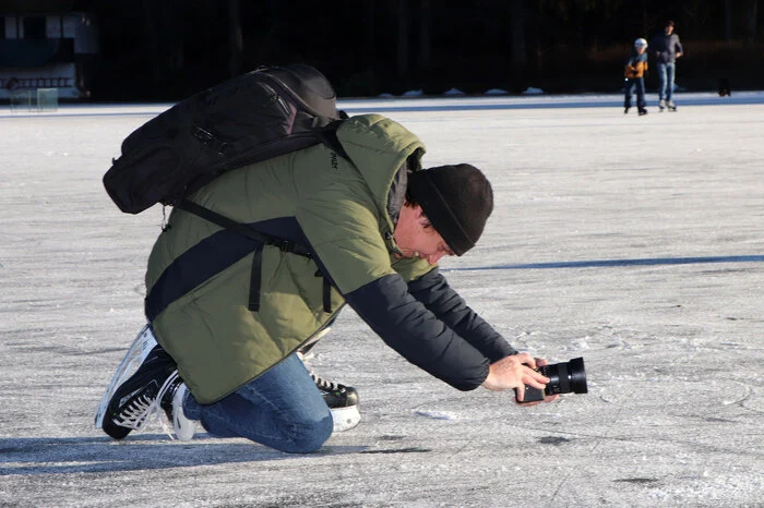 Gesehen wurde auch der Fotograf Gert Perauer auf Eislaufschuhen beim Fotoshooting.