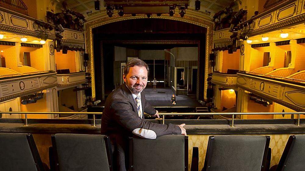 Intendant Florian Scholz freut sich über das Lob für die Stadttheater-Führung