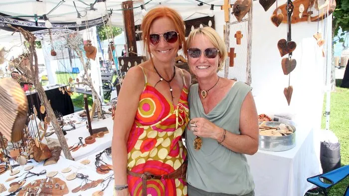 Noch bis Sonntag kann man in Velden vor dem Schloss den Handwerksmarkt besuchen