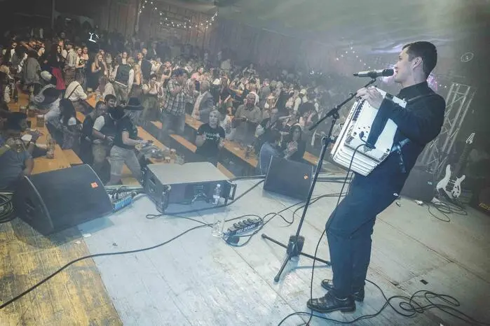 Am Abend standen Sunnseitn, Willy Pichay und die Bayern-Rocker auf der Bühne und führten durch das Live-Musikprogramm.