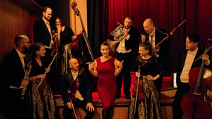 Schauspielerin Christina Scherrer führt durch Opern-Tatorte