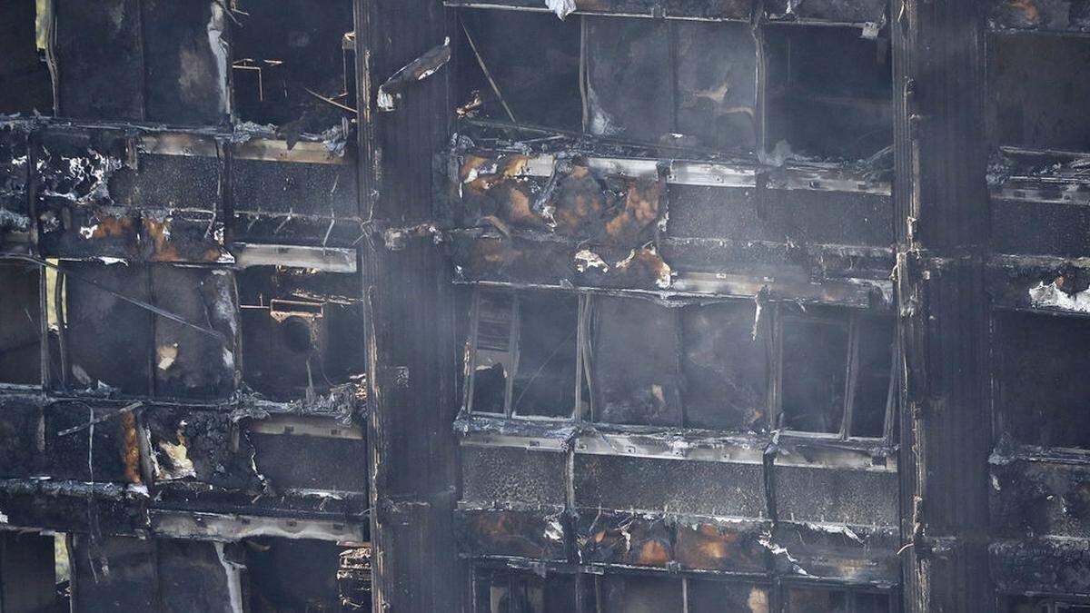 Das 24-stöckige Hochhaus in London wurde völlig zerstört. 