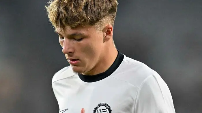 Filip Rozga verletzte sich im Duell gegen Salzburg