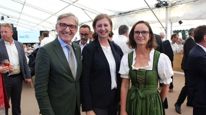 WK-Präsident Josef Herk, Landesrätin Barbara Eibinger-Miedl und Knauf-Geschäftsführerein Ingrid Janker.