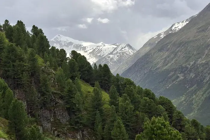 Im Juni war unser Leser Michael Falland im Gebirgsdorf Vent in Tirol unterwegs und hat diese beeindruckende Aufnahme gemacht.