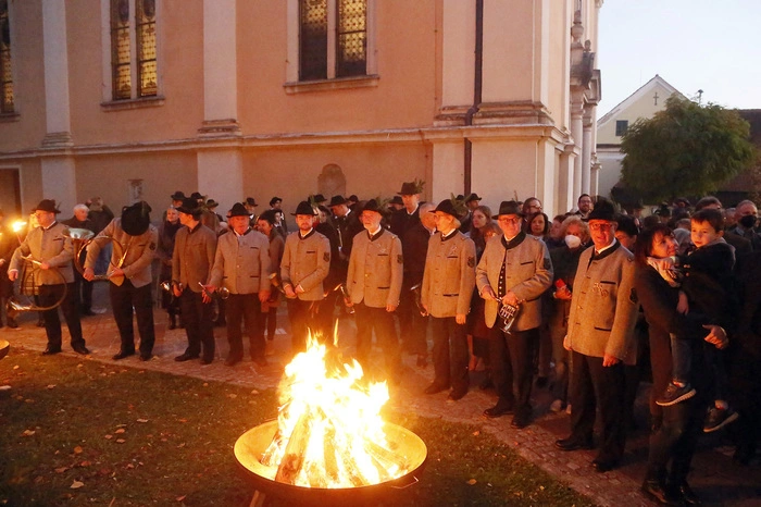 ...an der traditionellen Hubertusfeier in Ilz teil.