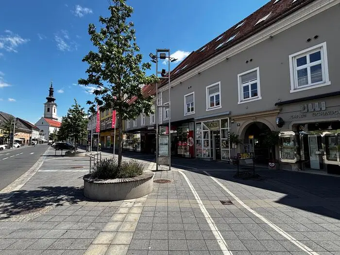 Wo sich heute die Parfümerie Götz befindet, stand einst das alte Rathaus