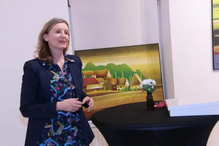 Und Kunsthausleiterin Ulrike Janach ergänzte, dass diese Ausstellung eine der erfolgreichsten war, und „immer wieder habe ich Besucher beobachten können, die gerührt und mit Tränen in den Augen die Werke betrachteten.“ 