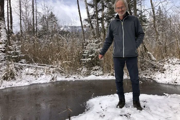 Hochleitner und sein Team haben rund 200 Gewässer-Strukturen rund um den Teich angelegt.