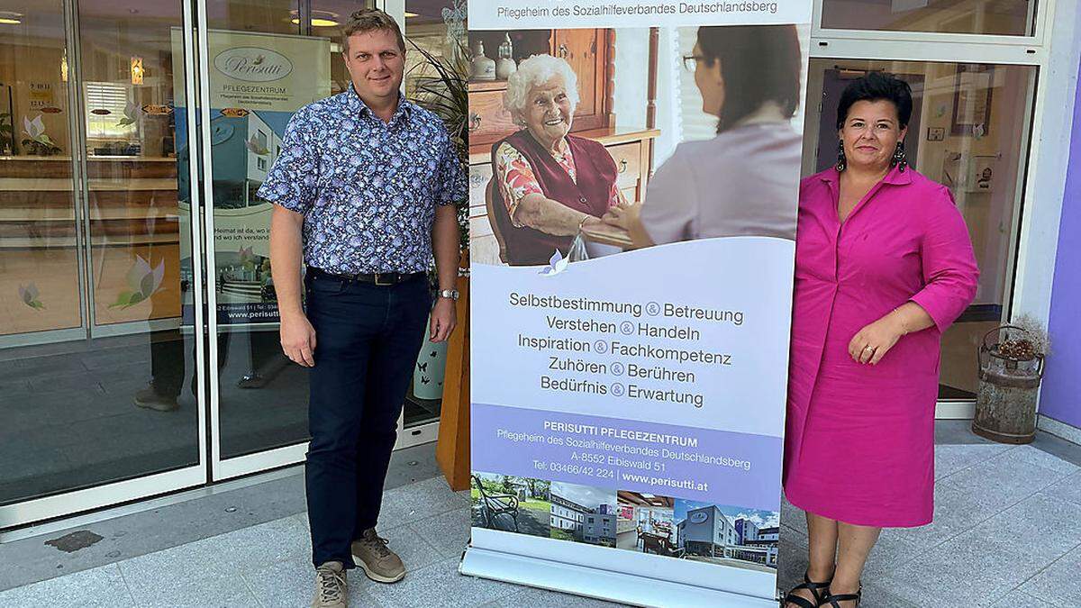 Stephan Oswald, Obmann Sozialhilfeverband Deutschlandsberg, mit Heimleiterin Beatrix Koch 