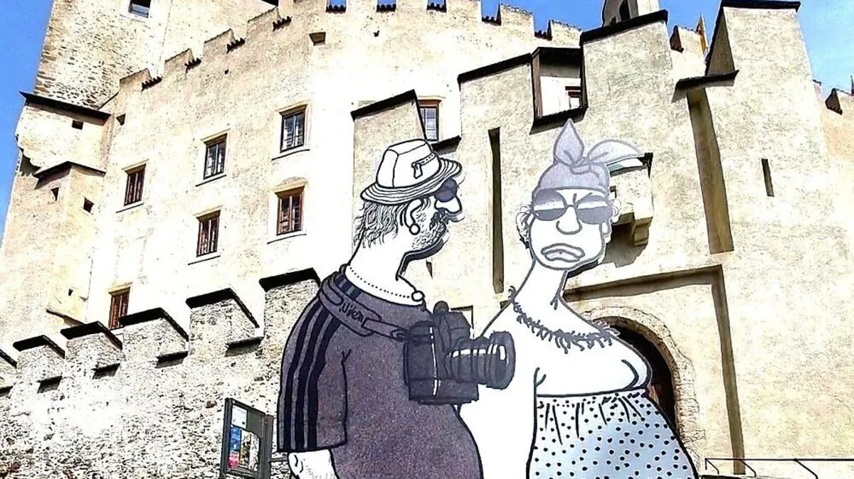 Gerhard Haderers Figuren warten schon vor Schloss Bruck