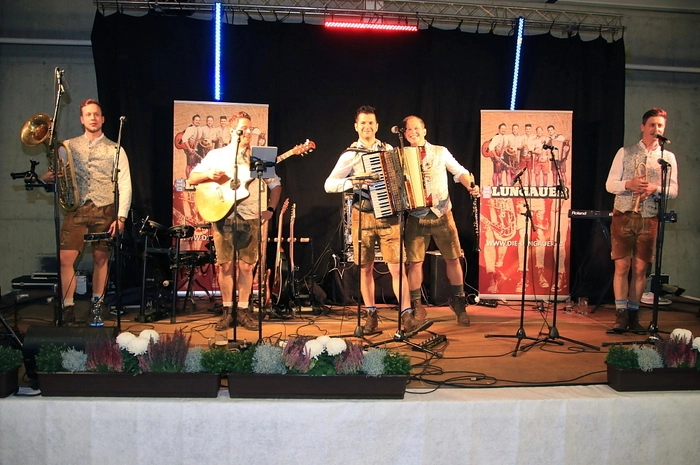 Dazu sorgten „Die Lungauer“ und DJ Nussi für Musik und viel Schwung.