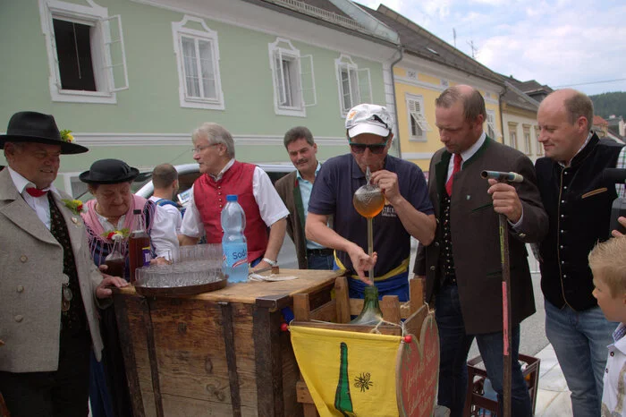 Der Metzelter Gottfried Stöckl lud zum Met-Anstich.