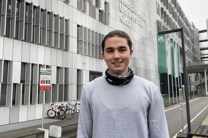 David Pölzl (20) aus Hitzendorf, seit 2021 GrazStudium: MedizinStammlokal: PropellerNebenjob: Zwölf Stunden pro Woche beim SamariterbundMonatsbudget: 1000 Euro mit Arbeit und ElternWohnung: Allein in einer Ein-Zimmer-Wohnung um 380 Euro pro MonatBerufswunsch: Facharzt (Fach noch unklar)Wo ich leben will: Österreich aber flexibel