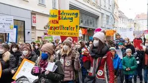 Archiv: 2021 sind Pädagoginnen für bessere Arbeitsbedingungen in Graz auf die Straße gegangen