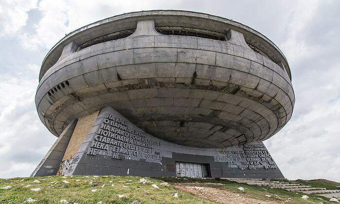 Das Busludscha-Denkmal in Bulgarien von außen.