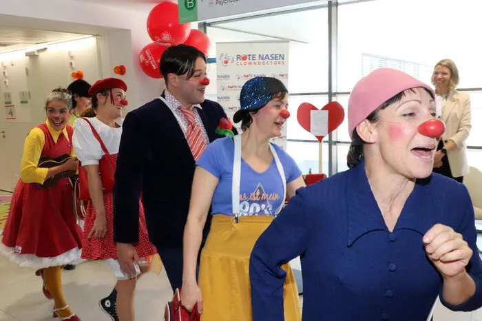 Inklusive einige Clowns und Clowninnen.