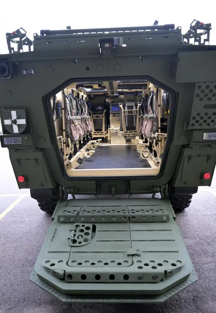ABD0076_20240219 - WIEN - ÖSTERREICH: Ein Blick in eines der Fahrzeuge im Rahmen der Vertragsunterzeichnung für neue Radpanzer ?Pandur? am Montag, 19. Februar 2024, in Wien. - FOTO: APA/ROLAND SCHLAGER