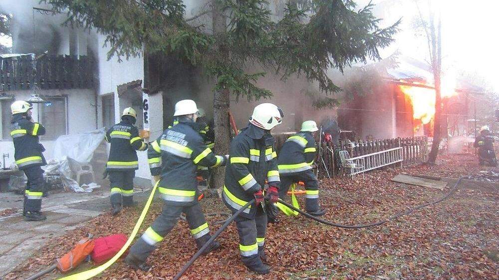 Feuerwehrleute konnten den Hausbesitzer nur mehr tot bergen
