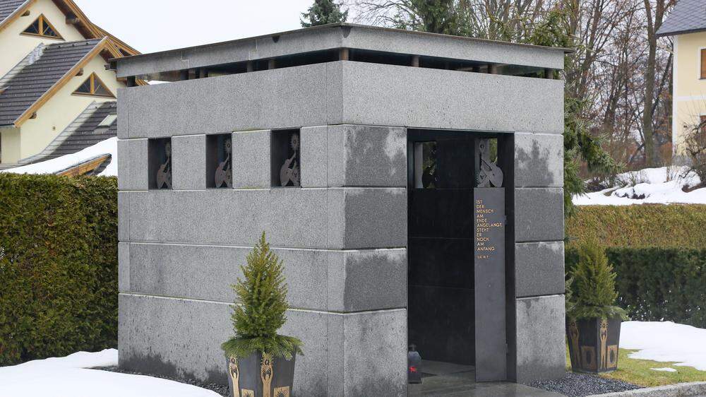 In diesem Mausoleum in Velden ruht Friedrich Karl Flick. 2008 wurde seine Ruhe für ein gutes Jahr unterbrochen. Die Sargentführung machte weltweit Schlagzeilen. 