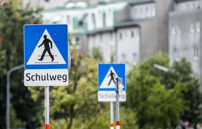 Gerade für die Volksschüler ist der Weg zur Schule nicht immer ungefährlich. Schülerlotsen helfen dabei, sicher anzukommen