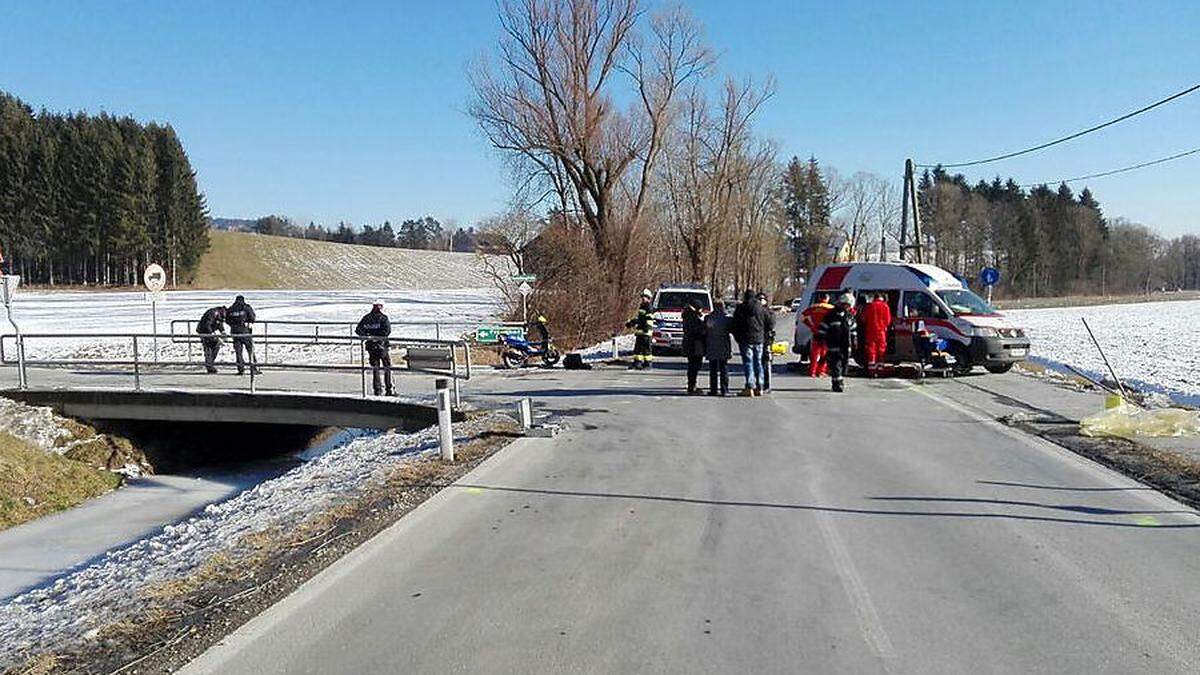 Auf der L 345 in Piber prallten ein Pkw und ein Moped frontal zusammen 