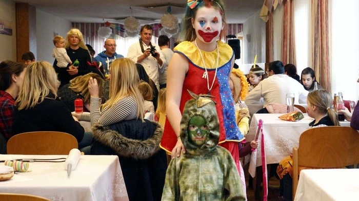Im bekannt kinderfreundlichen Gasthof Janits in Burgau...