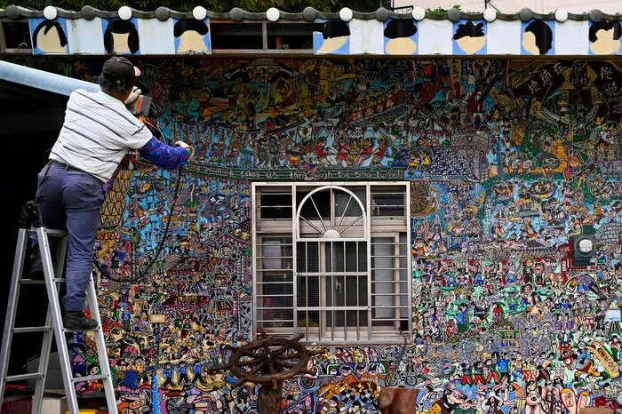 Man wolle "mit Menschen ins Gespräch kommen", sagt Wus Frau Fan Ai-hsiu. "Darum geht's bei den Graffitis, nicht ums Geldverdienen."