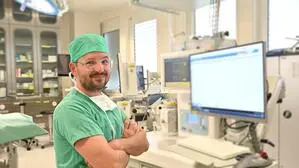 Andreas Grün führte die Live-OP durch. „Der direkte Austausch ermöglicht einen intensiven Wissenstransfer“, sagt Grün