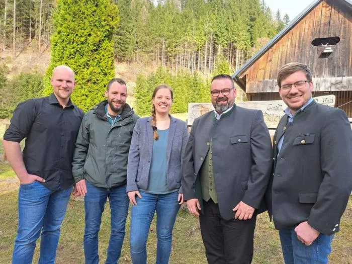 ÖVP-Obmann Philipp Steinwidder, der künftige Gemeinderat Philipp Neumann, Gemeinderätin Julia Hellmich, Gemeindekassier Mario Pichler, Gemeinderat Matthias Legat