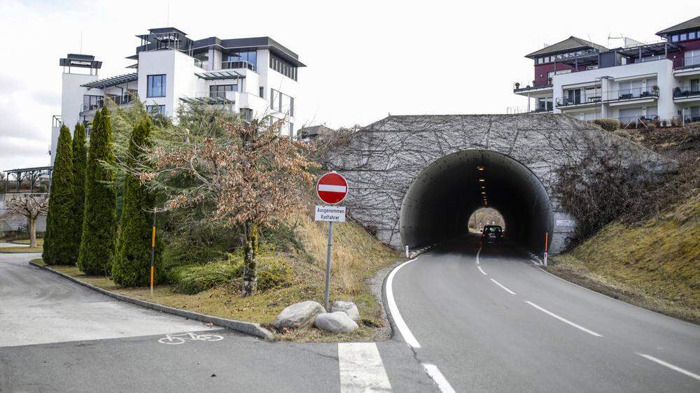 Für Radfahrer bleibt der Tunnel weiterhin gesperrt