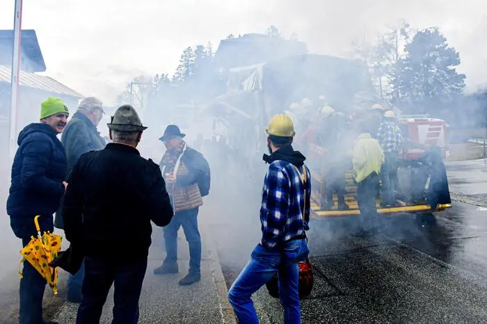 Ein schönes Fest, der fröhlichen Faschingsstimmung konnte auch der leichte Regen nichts anhaben. 
