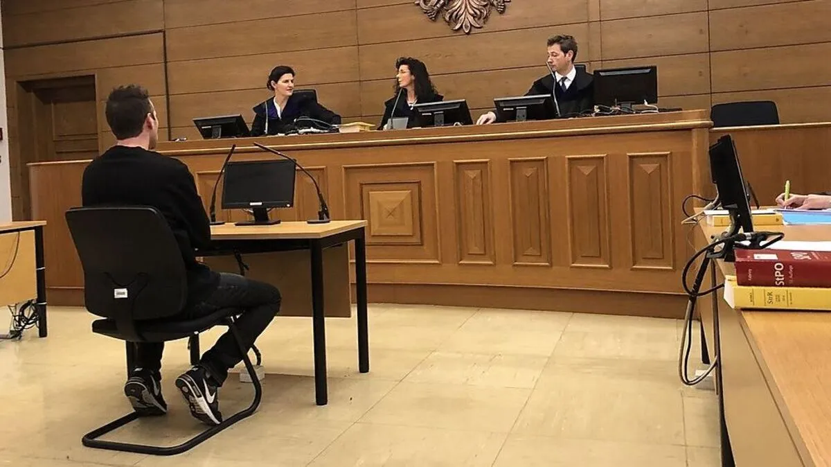 Der Angeklagte sitzt seit 3. Oktober in U-Haft