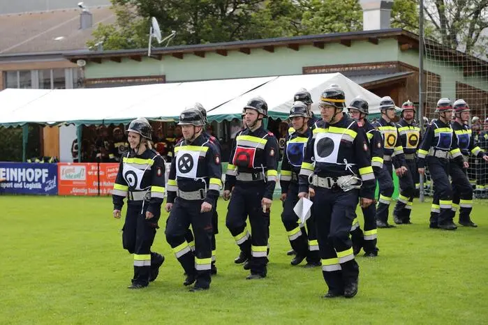 Ein besonderer Publikumsmagnet war erneut der Parallelbewerb. In der Wertung Bronze setzte sich die Feuerwehr Pusterwald vor den Gruppen aus Piber und Weißkirchen durch. Auch in der Silberwertung führte kein Weg an Pusterwald vorbei: Die Mannschaft sicherte sich den Sieg vor Kobenz und Oberzeiring.
