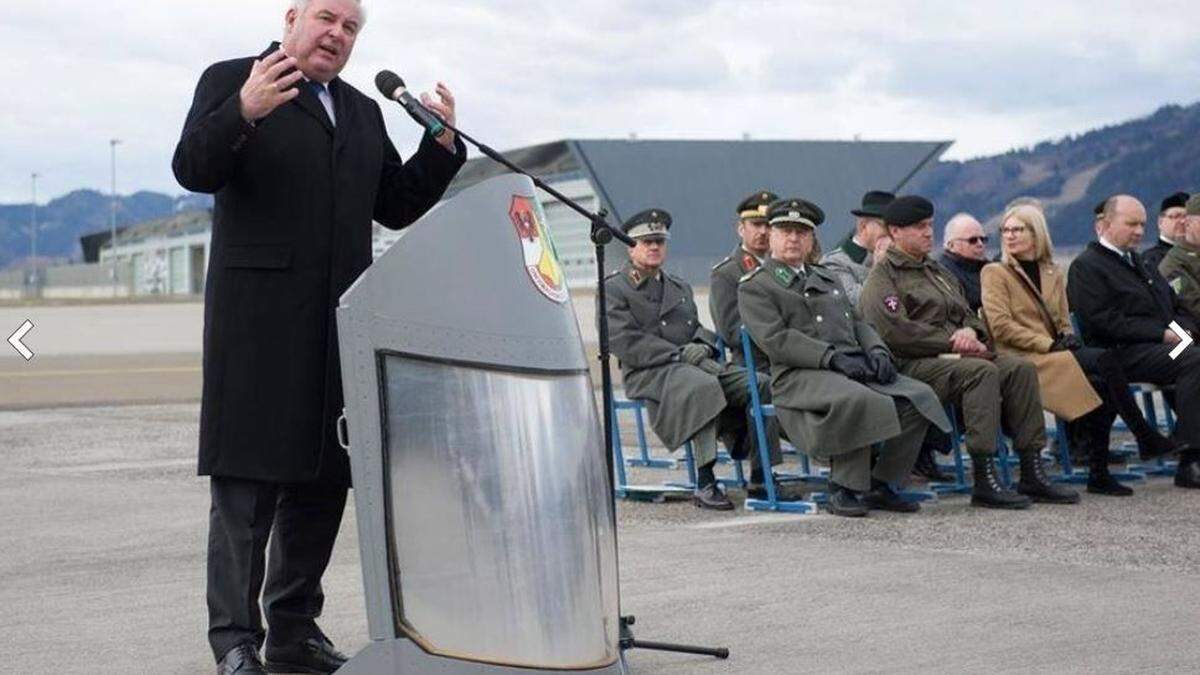 Landeshauptmann Hermann Schützenhöfer bei seiner Ansprache am Fliegerhorst Zeltweg