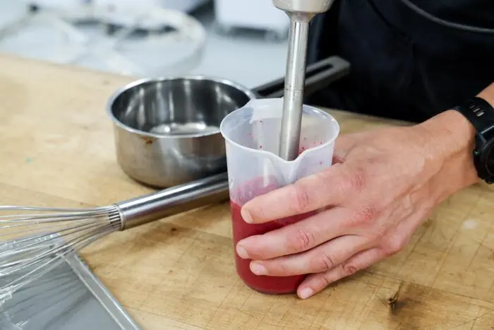 Sauerkirschen gut durchmixen
